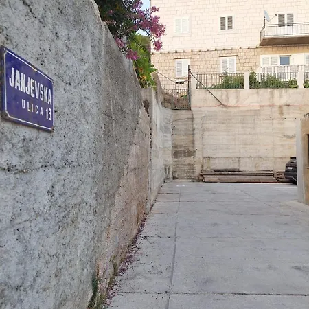 Perina - Free Parking Dubrovnik