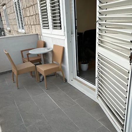 Perina - Free Parking Dubrovnik