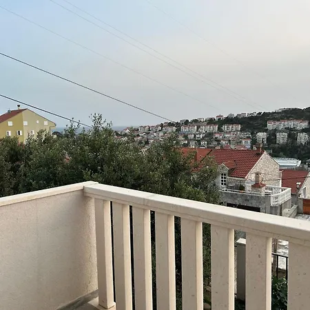 Perina - Free Parking Dubrovnik