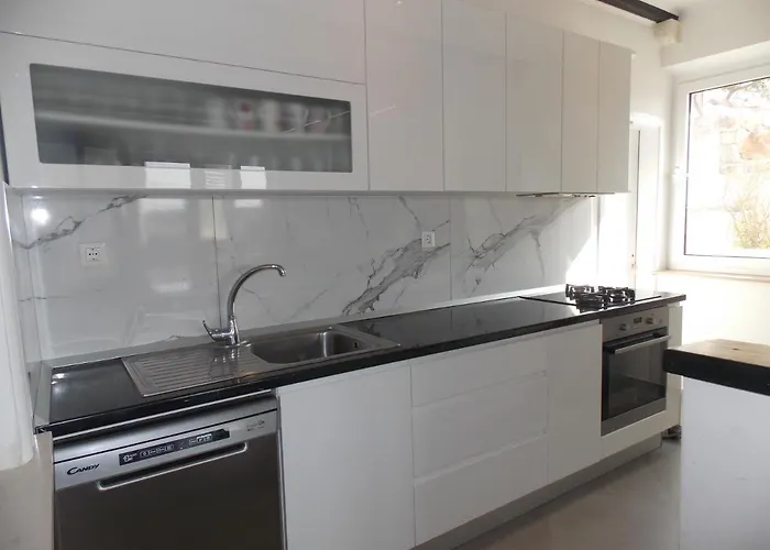 Perina - Free Parking *