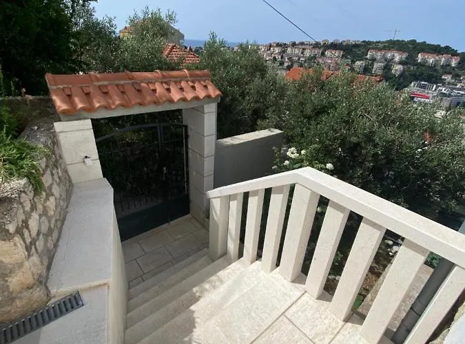 Perina - Free Parking *